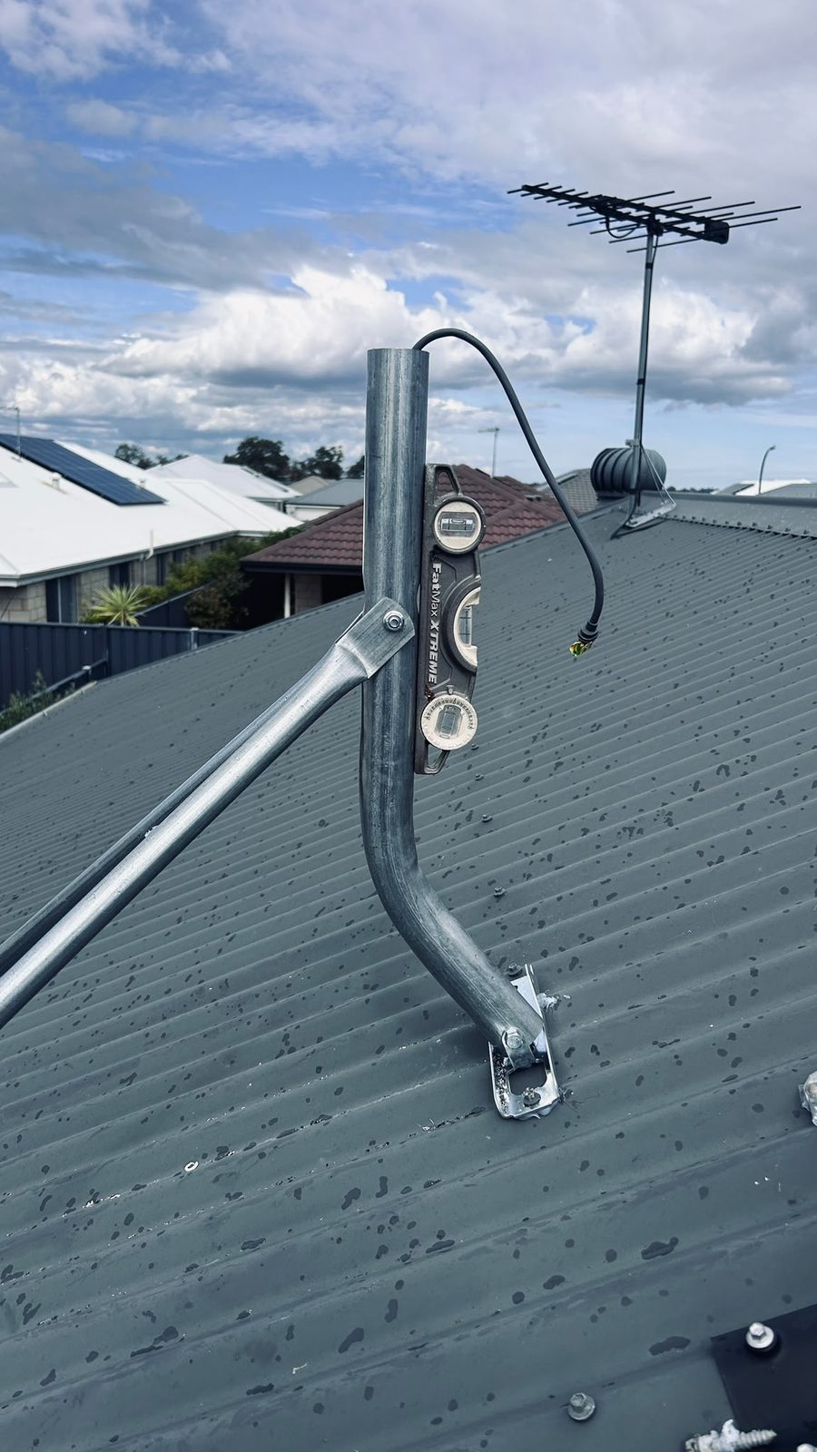 Starlink dish on tin roof — levelled installation